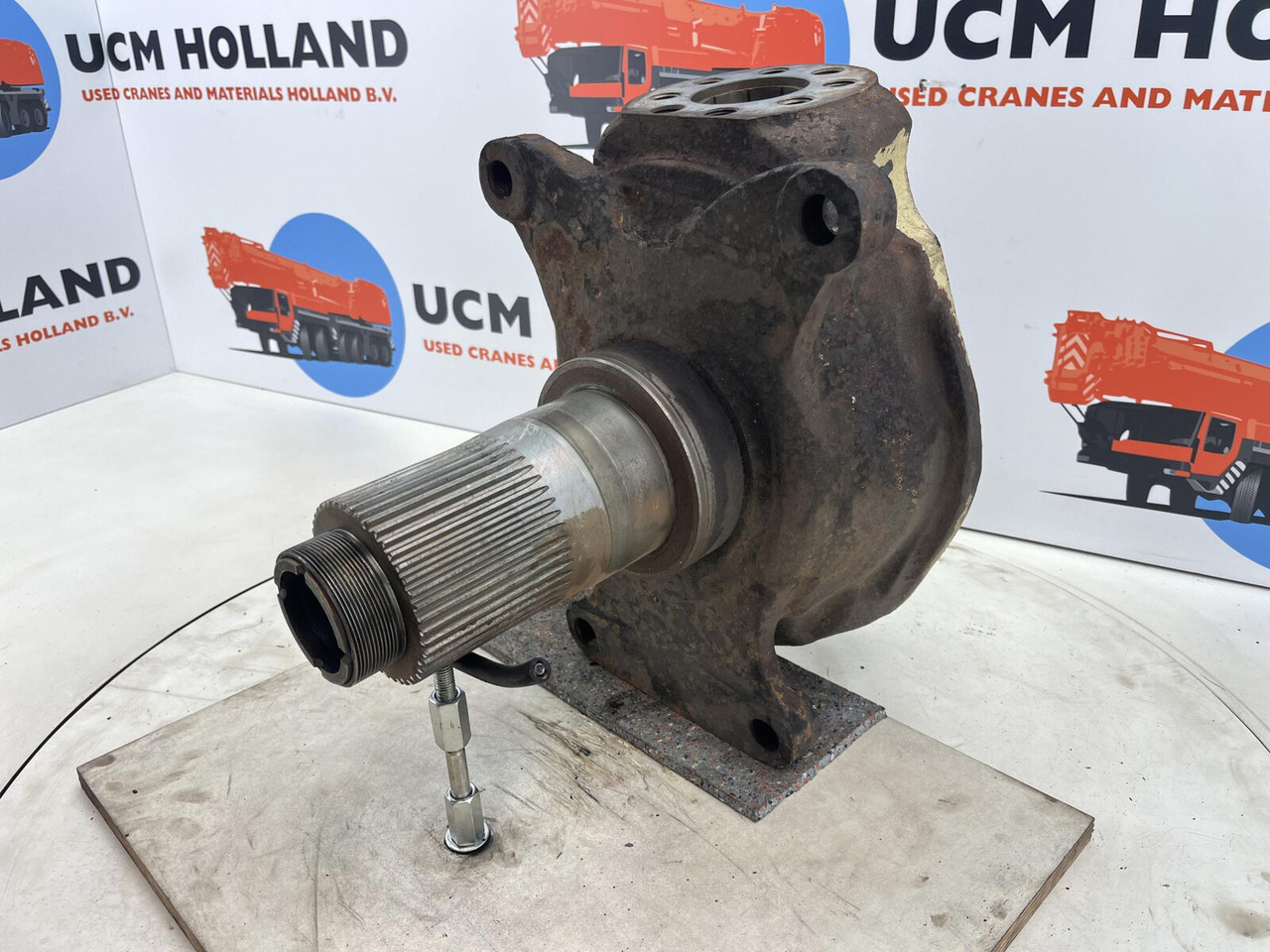 Krupp 70 GMT Steering knuckle axle 2 - Fusée d'essieu pour Grue mobile: photos 1 Krupp 70 GMT Steering knuckle axle 2 - Fusée d'essieu pour Grue mobile: photos 1