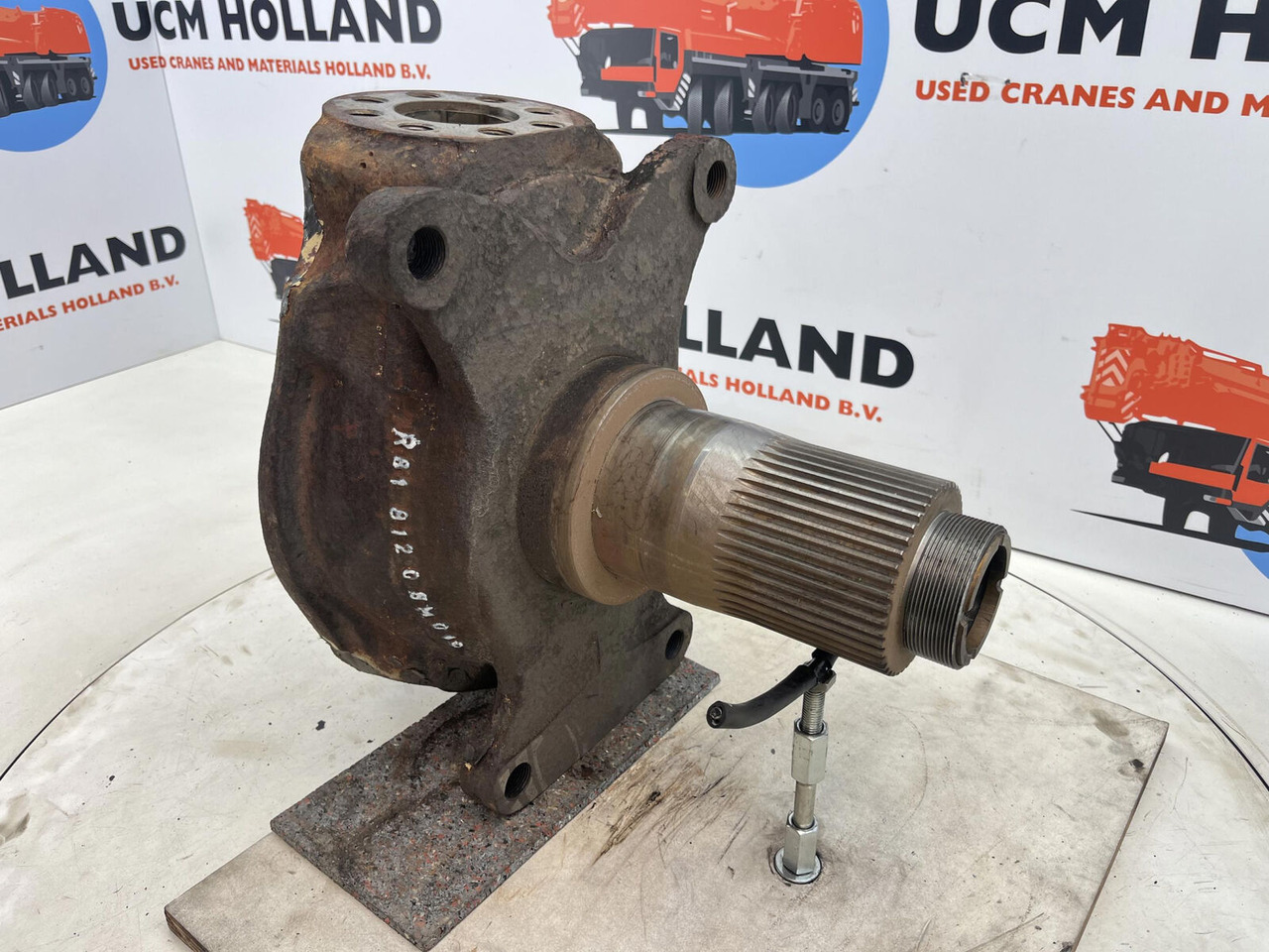 Krupp 70 GMT Steering knuckle axle 2 - Fusée d'essieu pour Grue mobile: photos 3 Krupp 70 GMT Steering knuckle axle 2 - Fusée d'essieu pour Grue mobile: photos 3