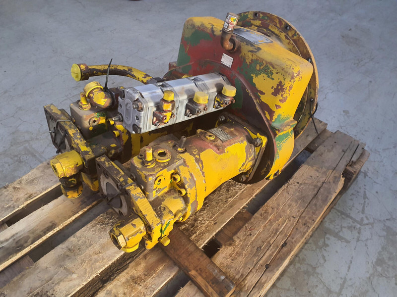 Krupp 70 GMT distributor gear box with pump set - Pompe hydraulique pour Grue: photos 2 Krupp 70 GMT distributor gear box with pump set - Pompe hydraulique pour Grue: photos 2