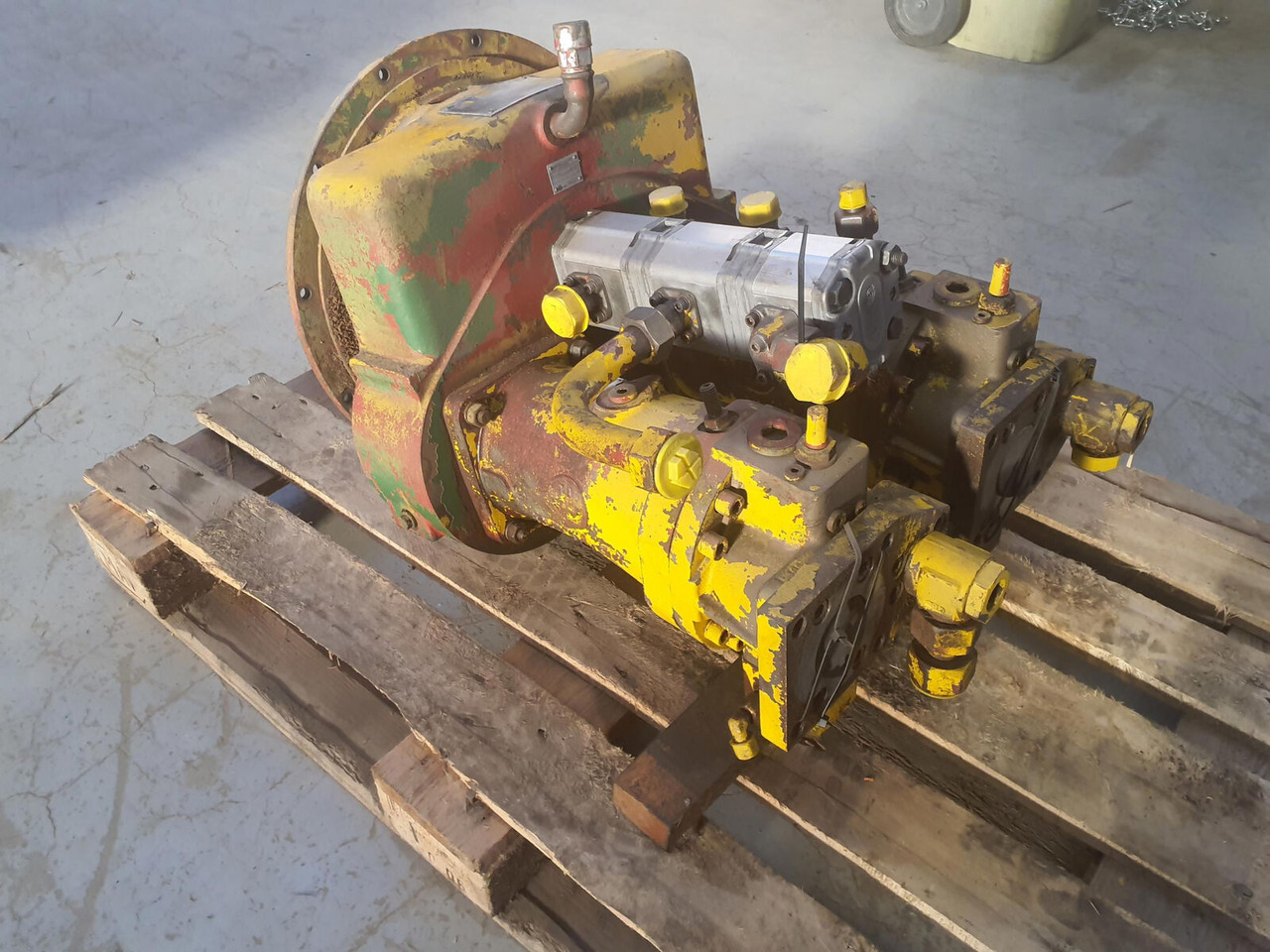 Krupp 70 GMT distributor gear box with pump set - Pompe hydraulique pour Grue mobile: photos 4 Krupp 70 GMT distributor gear box with pump set - Pompe hydraulique pour Grue mobile: photos 4