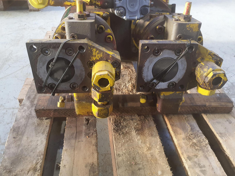 Krupp 70 GMT distributor gear box with pump set - Pompe hydraulique pour Grue: photos 5 Krupp 70 GMT distributor gear box with pump set - Pompe hydraulique pour Grue: photos 5