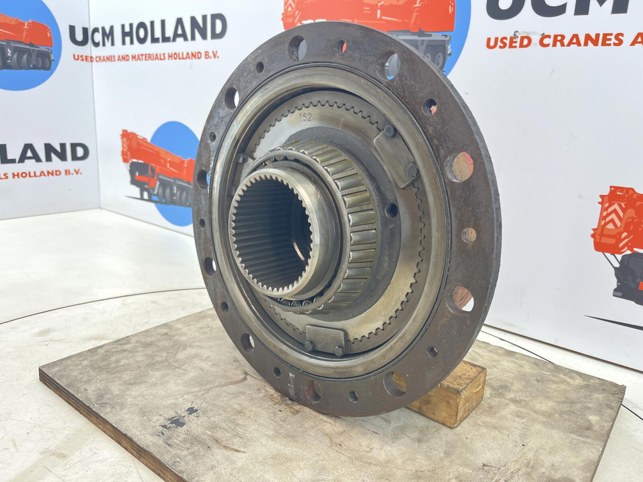 Krupp 70 GMT planetary gear 22-25-74-38-3pl-H135-46 - Moteur de translation pour Grue mobile: photos 3 Krupp 70 GMT planetary gear 22-25-74-38-3pl-H135-46 - Moteur de translation pour Grue mobile: photos 3
