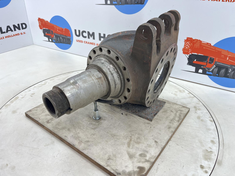 Krupp KMK 3045 Steering knuckle 16 holes - Fusée d'essieu pour Grue: photos 1 Krupp KMK 3045 Steering knuckle 16 holes - Fusée d'essieu pour Grue: photos 1