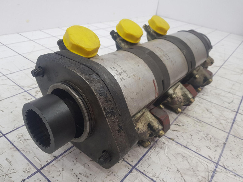 Krupp KMK 3045 four way gear pump - Pompe hydraulique pour Grue: photos 2 Krupp KMK 3045 four way gear pump - Pompe hydraulique pour Grue: photos 2