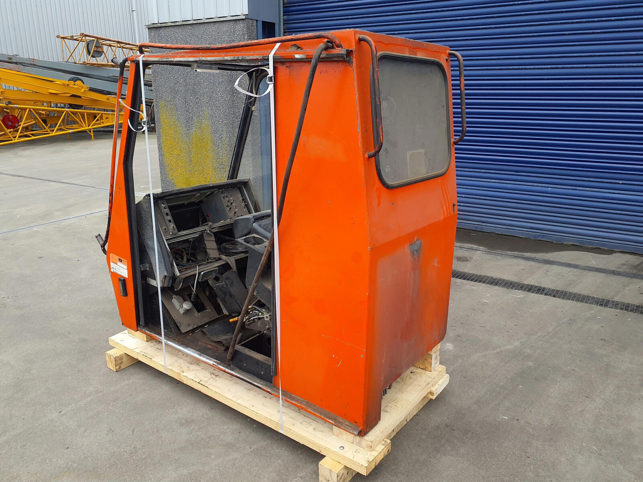 Krupp KMK 3045 upper cabin - Cabine pour Grue mobile: photos 2 Krupp KMK 3045 upper cabin - Cabine pour Grue mobile: photos 2