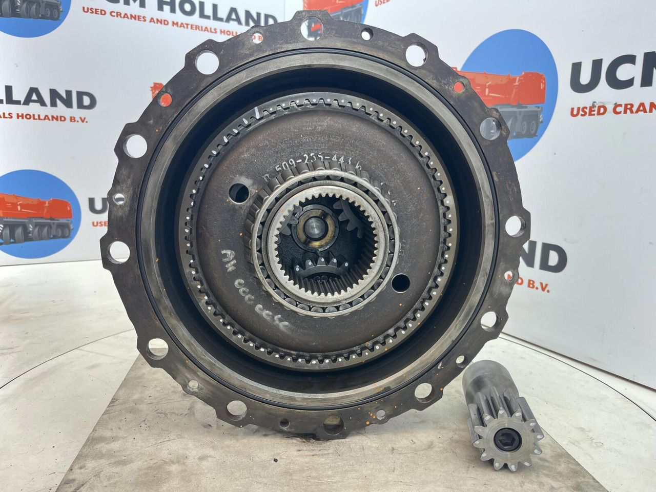 Krupp KMK 3050 planetary gear 12-23-60-34-3pl-H135-46 - Moteur de translation pour Grue mobile: photos 3 Krupp KMK 3050 planetary gear 12-23-60-34-3pl-H135-46 - Moteur de translation pour Grue mobile: photos 3
