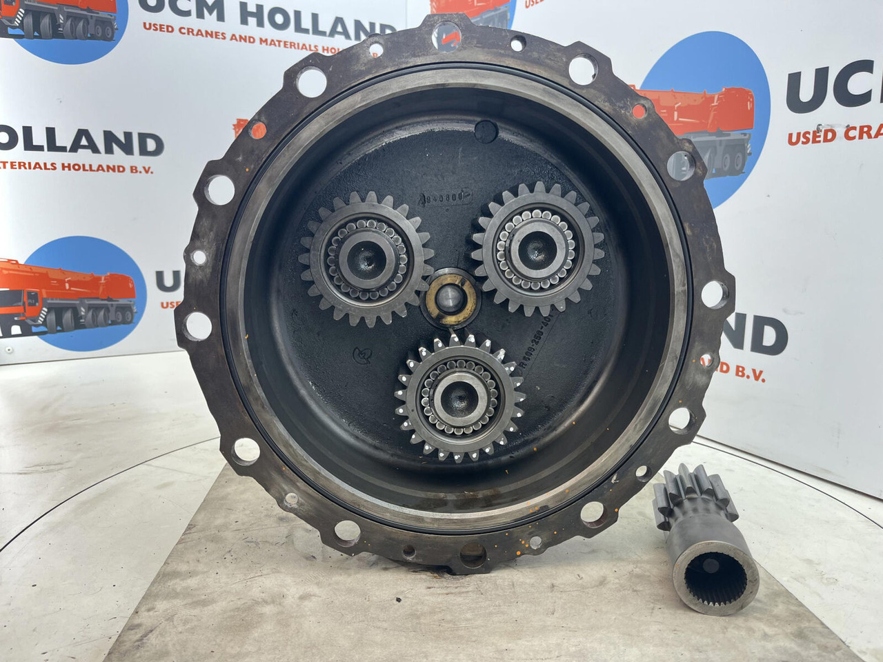 Krupp KMK 3050 planetary gear 12-23-60-34-3pl-H135-46 - Moteur de translation pour Grue mobile: photos 4 Krupp KMK 3050 planetary gear 12-23-60-34-3pl-H135-46 - Moteur de translation pour Grue mobile: photos 4