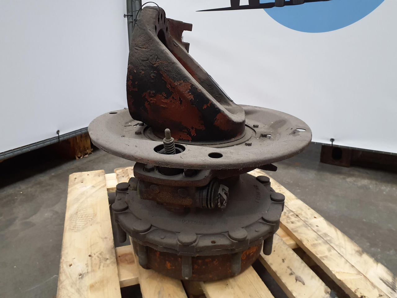 Krupp KMK 4070 Megatrack axle housing - Fusée d'essieu pour Grue mobile: photos 1 Krupp KMK 4070 Megatrack axle housing - Fusée d'essieu pour Grue mobile: photos 1