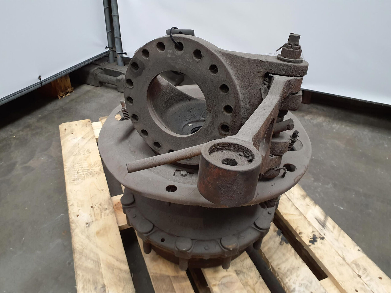 Krupp KMK 4070 Megatrack axle housing - Fusée d'essieu pour Grue mobile: photos 3 Krupp KMK 4070 Megatrack axle housing - Fusée d'essieu pour Grue mobile: photos 3