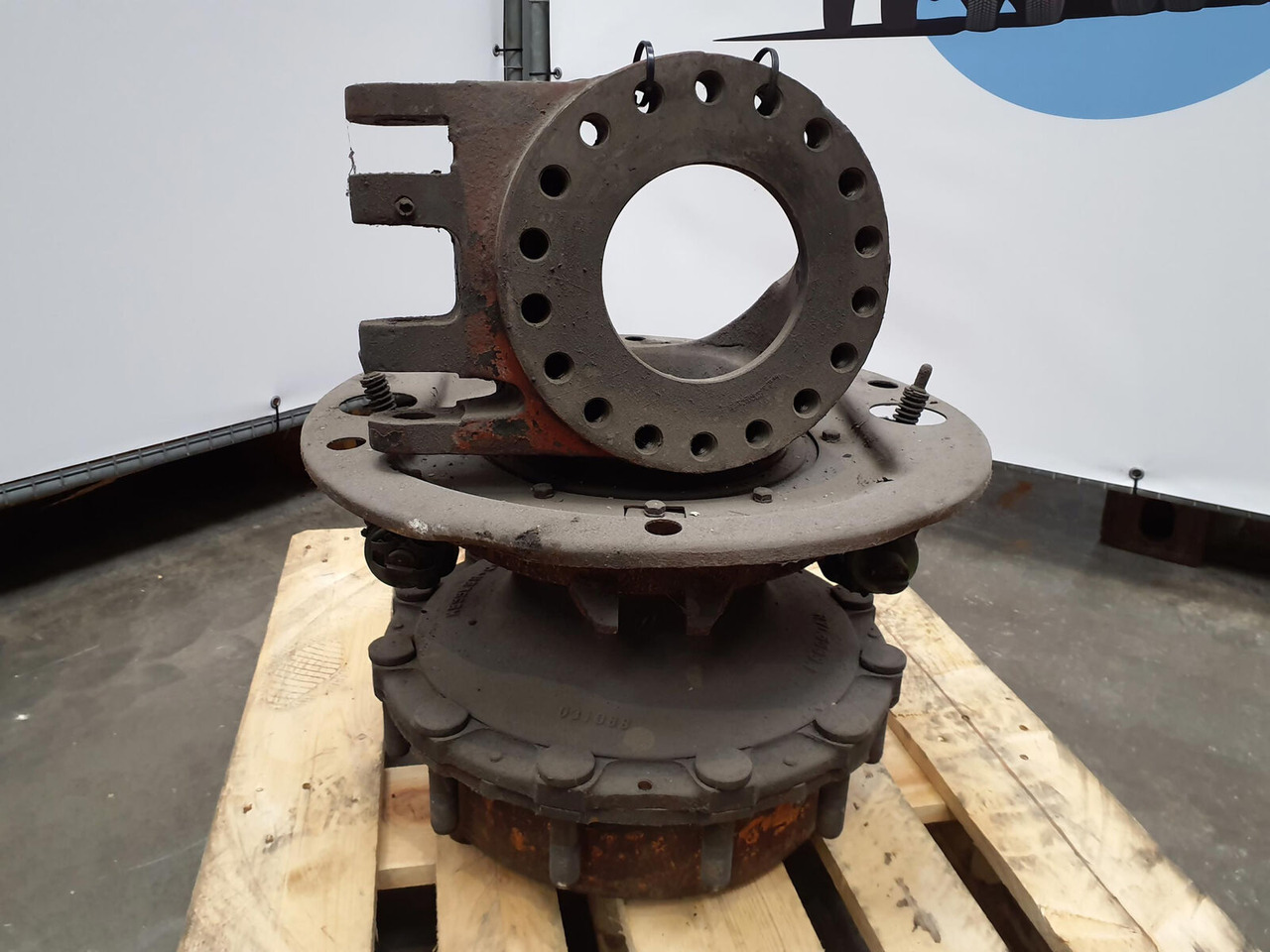 Krupp KMK 4070 Megatrack axle housing - Fusée d'essieu pour Grue mobile: photos 4 Krupp KMK 4070 Megatrack axle housing - Fusée d'essieu pour Grue mobile: photos 4