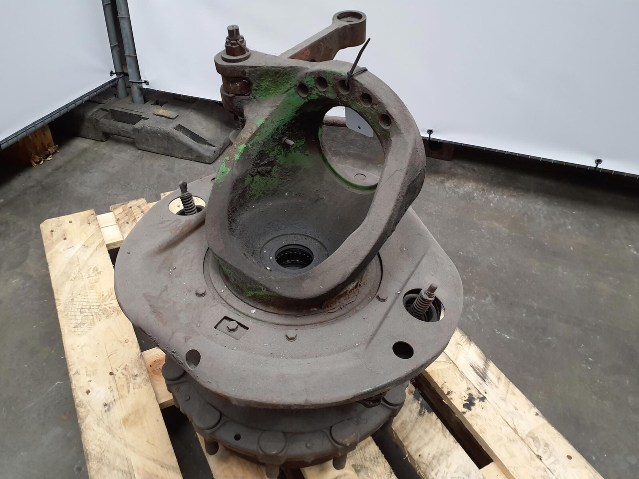 Krupp KMK 4070 Megatrack axle housing - Fusée d'essieu pour Grue mobile: photos 1 Krupp KMK 4070 Megatrack axle housing - Fusée d'essieu pour Grue mobile: photos 1