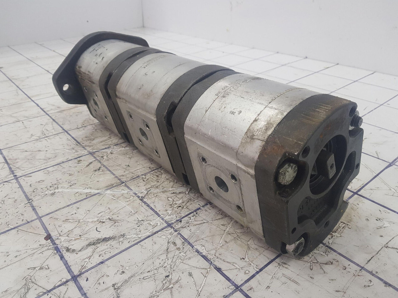 Krupp KMK 4070 three way gear pump - Pompe hydraulique pour Grue mobile: photos 3 Krupp KMK 4070 three way gear pump - Pompe hydraulique pour Grue mobile: photos 3