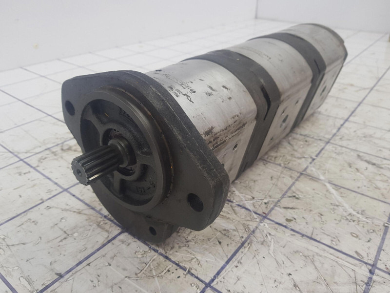 Krupp KMK 4070 three way gear pump - Pompe hydraulique pour Grue: photos 2 Krupp KMK 4070 three way gear pump - Pompe hydraulique pour Grue: photos 2