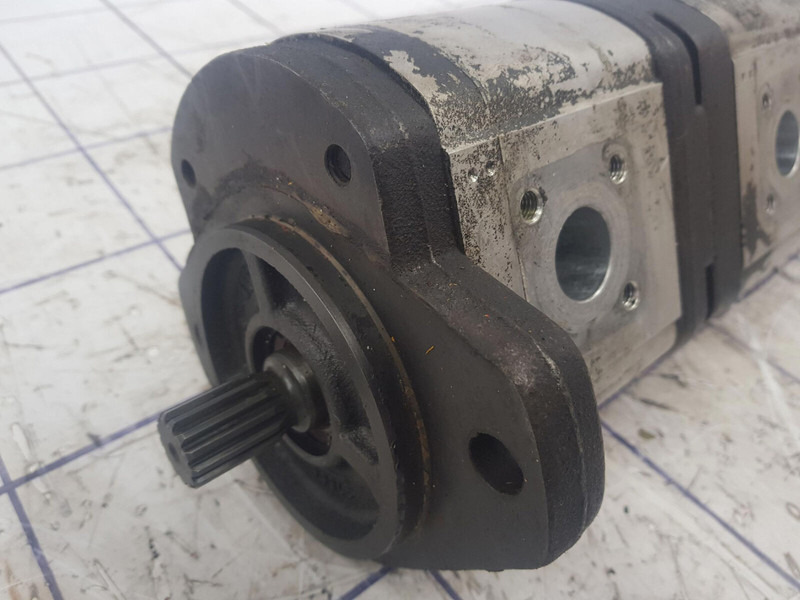 Krupp KMK 4070 three way gear pump - Pompe hydraulique pour Grue: photos 5 Krupp KMK 4070 three way gear pump - Pompe hydraulique pour Grue: photos 5