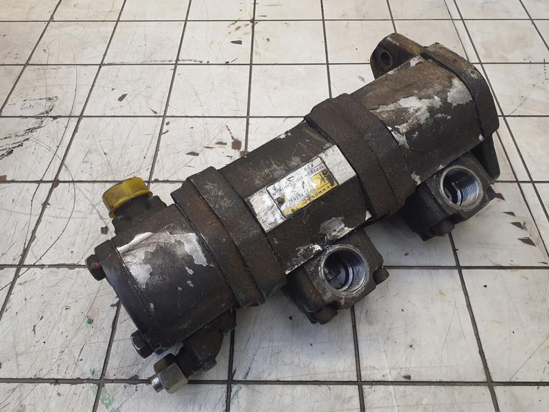 Krupp KMK 5100 3 way gear pump - Pompe hydraulique pour Grue: photos 3 Krupp KMK 5100 3 way gear pump - Pompe hydraulique pour Grue: photos 3