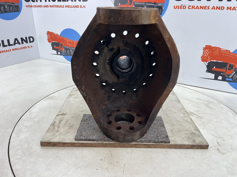 Krupp KMK 5100 Steering knuckle 16 holes axle 1 - Fusée d'essieu pour Grue: photos 5 Krupp KMK 5100 Steering knuckle 16 holes axle 1 - Fusée d'essieu pour Grue: photos 5