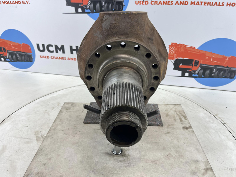 Krupp KMK 5100 Steering knuckle 16 holes axle 1 - Fusée d'essieu pour Grue: photos 2 Krupp KMK 5100 Steering knuckle 16 holes axle 1 - Fusée d'essieu pour Grue: photos 2