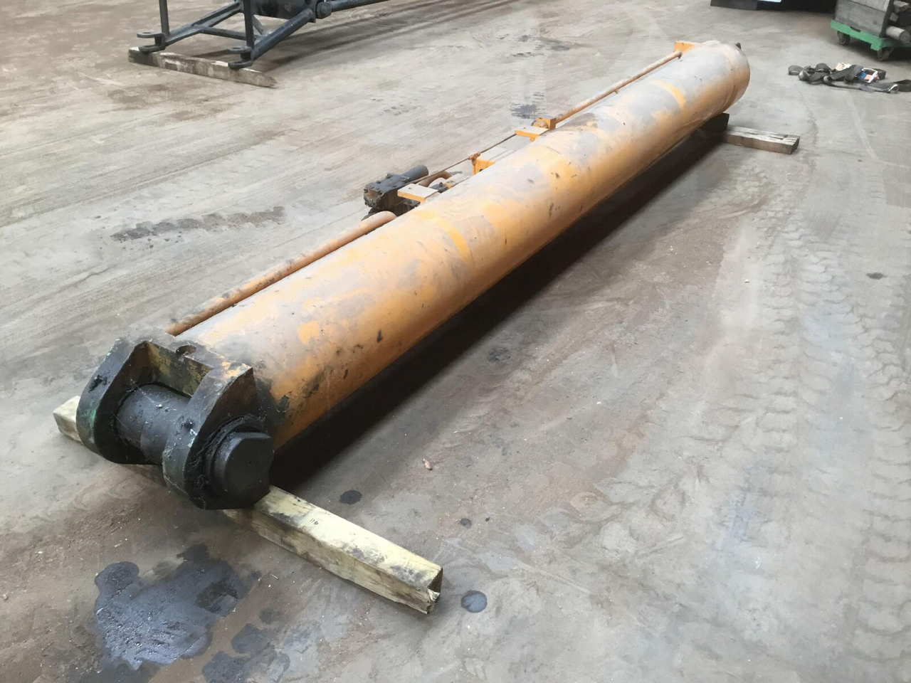 Krupp KMK 5100 boom cylinder - Vérin hydraulique pour Grue mobile: photos 1 Krupp KMK 5100 boom cylinder - Vérin hydraulique pour Grue mobile: photos 1