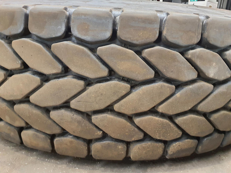 Krupp Wheel 385/95R25 12 5.4 3p - Pneus et jantes pour Grue: photos 3 Krupp Wheel 385/95R25 12 5.4 3p - Pneus et jantes pour Grue: photos 3