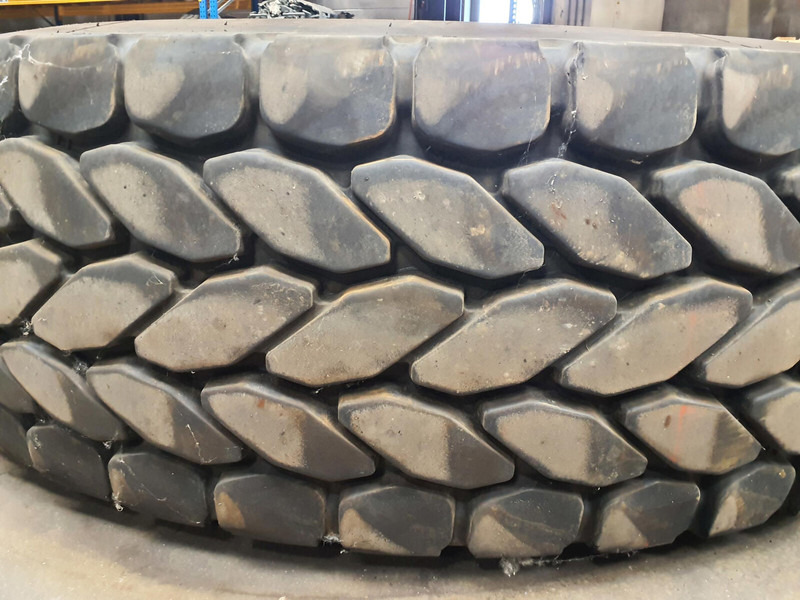 Krupp Wheel 385/95R25 12 5.4 3p - Pneus et jantes pour Grue: photos 3 Krupp Wheel 385/95R25 12 5.4 3p - Pneus et jantes pour Grue: photos 3