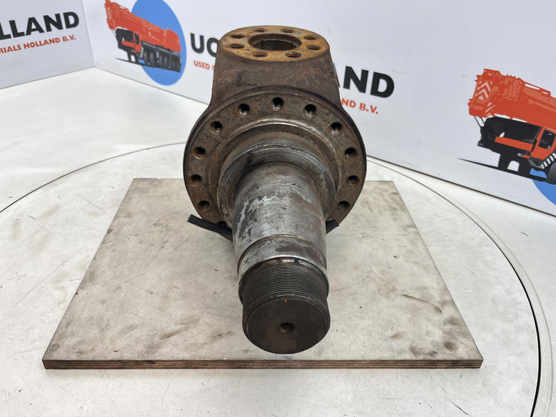 Liebherr LT 1090 Steering knuckle 16 holes - Fusée d'essieu pour Grue: photos 2 Liebherr LT 1090 Steering knuckle 16 holes - Fusée d'essieu pour Grue: photos 2
