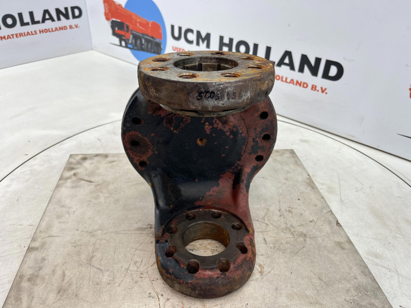 Liebherr LT 1090 Steering knuckle 16 holes - Fusée d'essieu pour Grue: photos 5 Liebherr LT 1090 Steering knuckle 16 holes - Fusée d'essieu pour Grue: photos 5