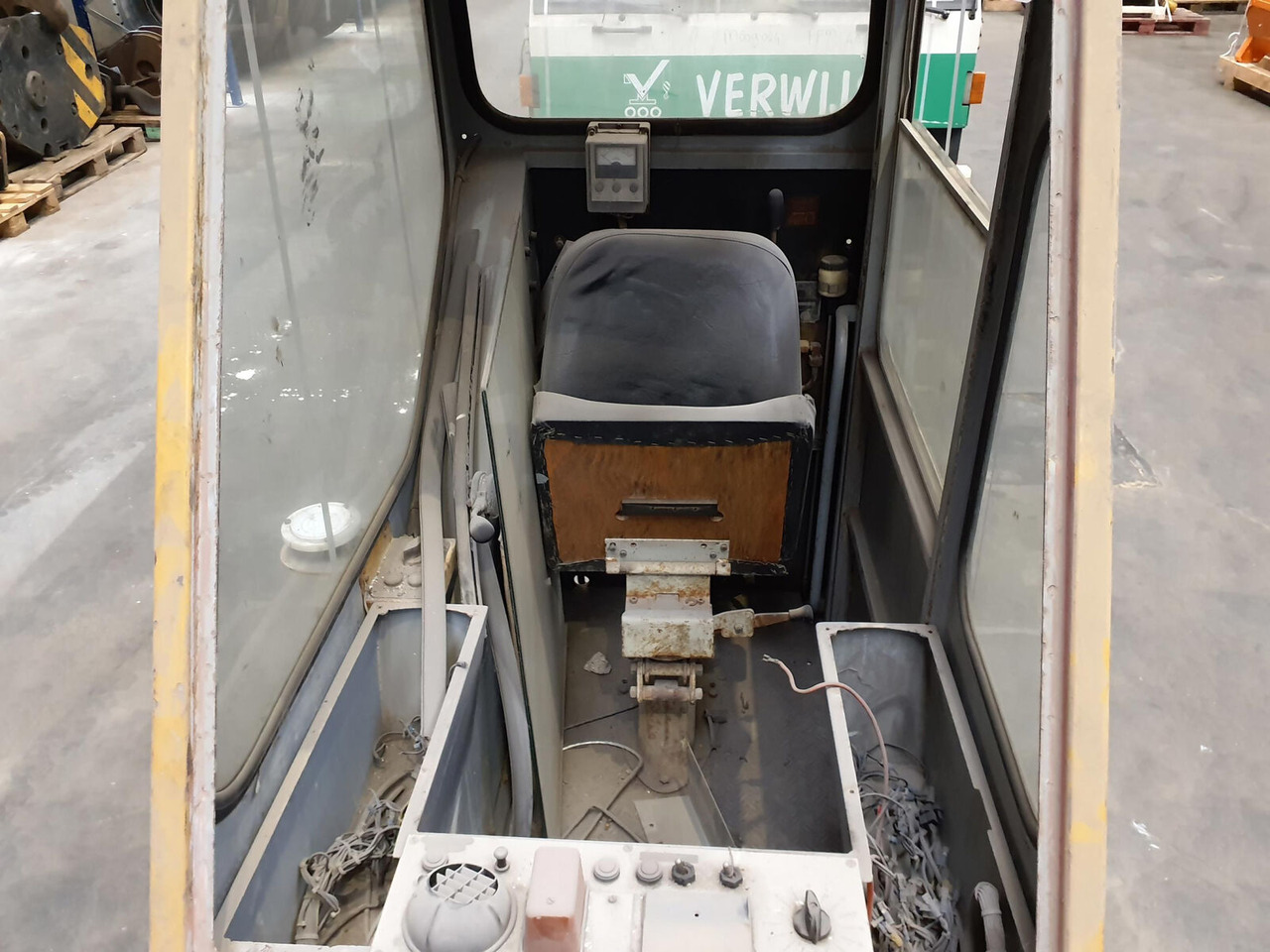 Liebherr LT 1120 upper cabin - Cabine pour Grue mobile: photos 5 Liebherr LT 1120 upper cabin - Cabine pour Grue mobile: photos 5