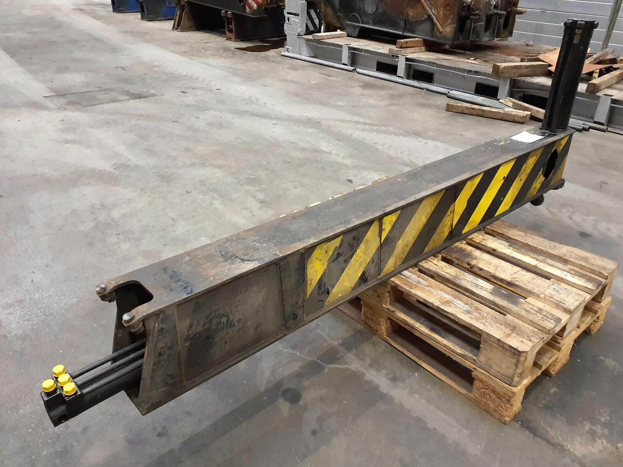 Liebherr LTM 1035-2 sliding beam complete - Suspension pour Grue: photos 3 Liebherr LTM 1035-2 sliding beam complete - Suspension pour Grue: photos 3
