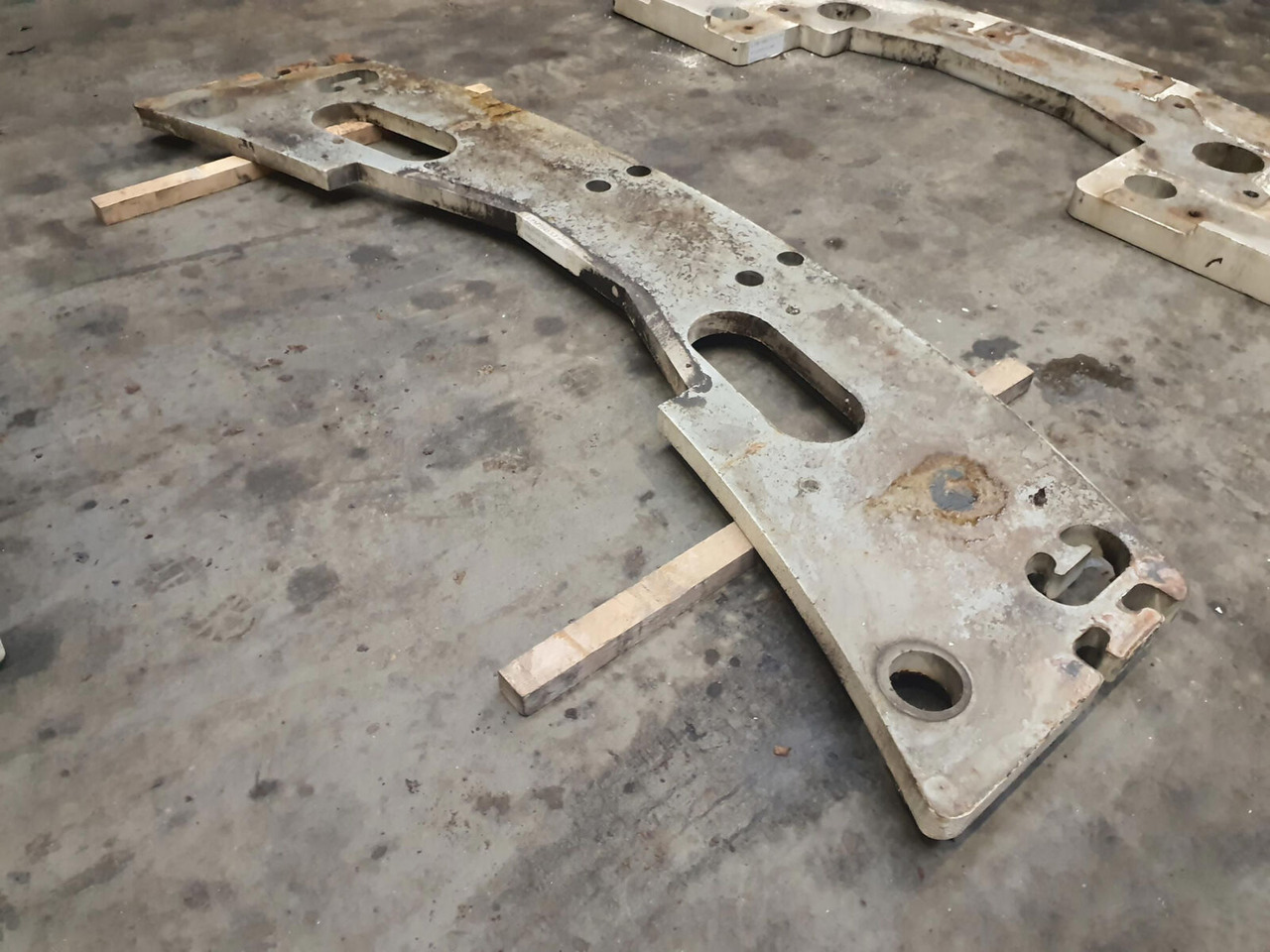 Liebherr LTM 1045-3.1 counterweight 0,6 ton - Contrepoids pour Grue mobile: photos 4 Liebherr LTM 1045-3.1 counterweight 0,6 ton - Contrepoids pour Grue mobile: photos 4