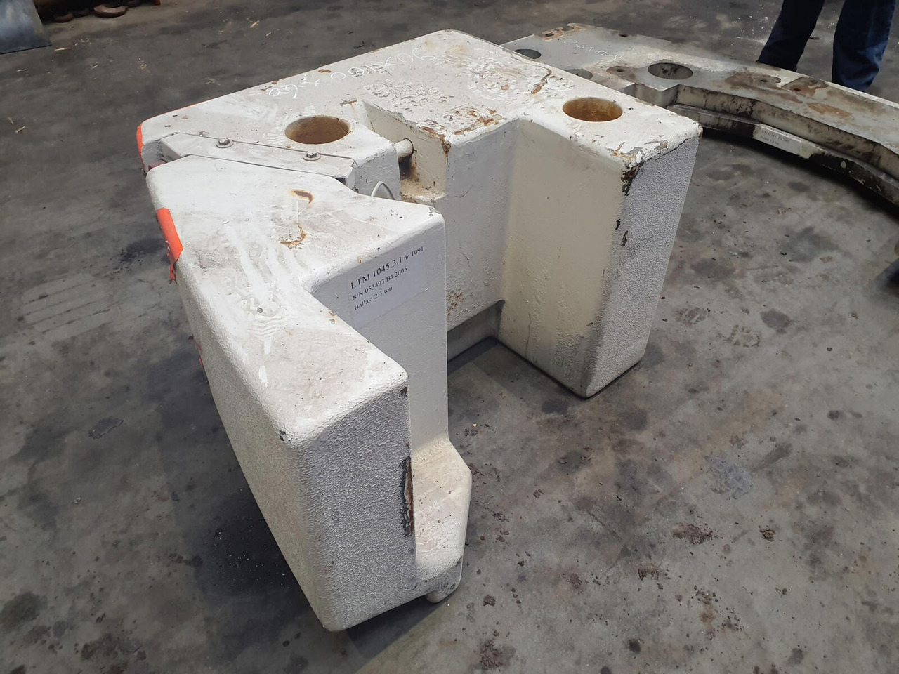Liebherr LTM 1045-3.1 counterweight 2,5 ton - Contrepoids pour Grue mobile: photos 4 Liebherr LTM 1045-3.1 counterweight 2,5 ton - Contrepoids pour Grue mobile: photos 4