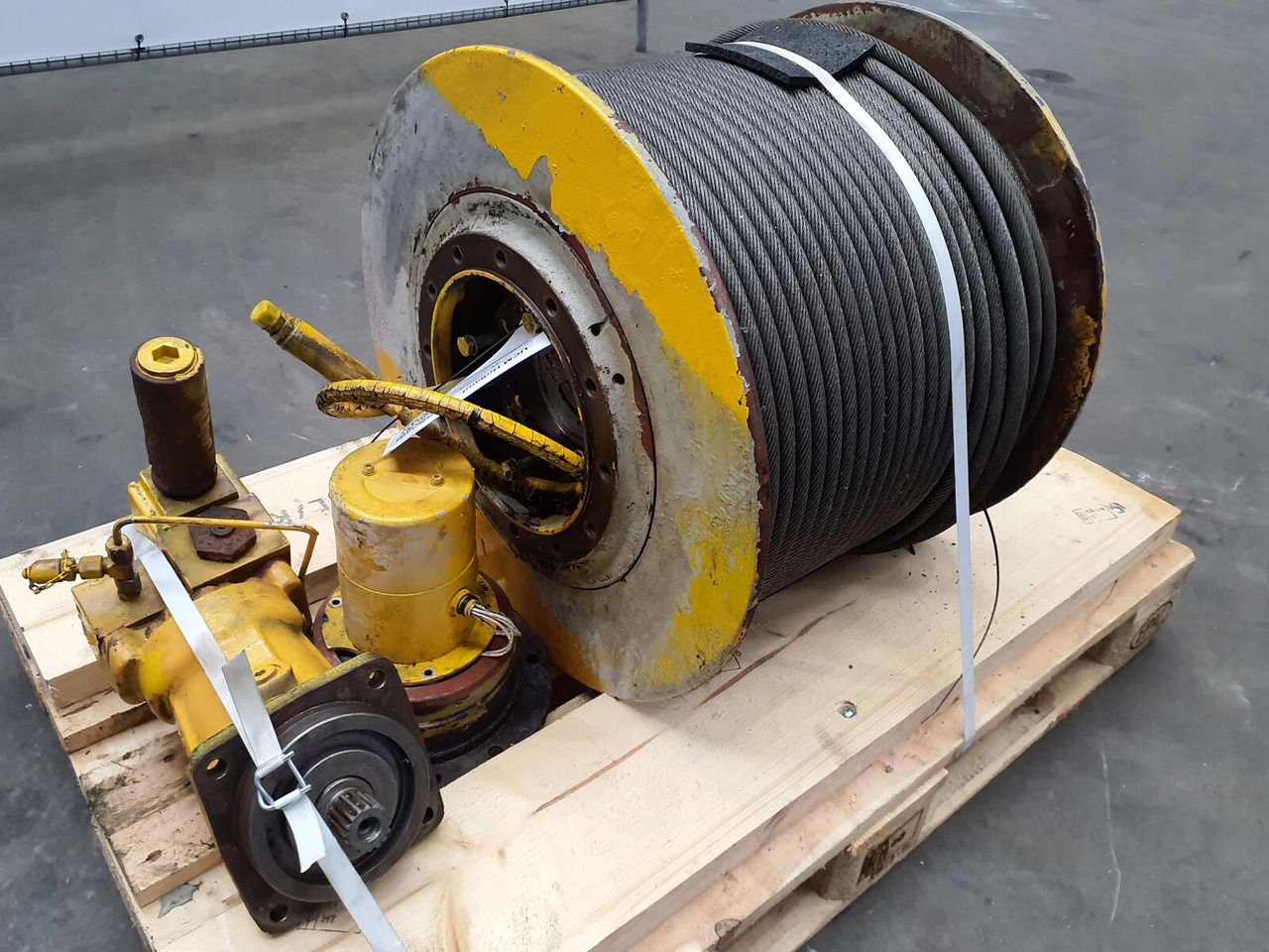 Liebherr LTM 1050 hoist gear - Treuil pour Grue: photos 1 Liebherr LTM 1050 hoist gear - Treuil pour Grue: photos 1