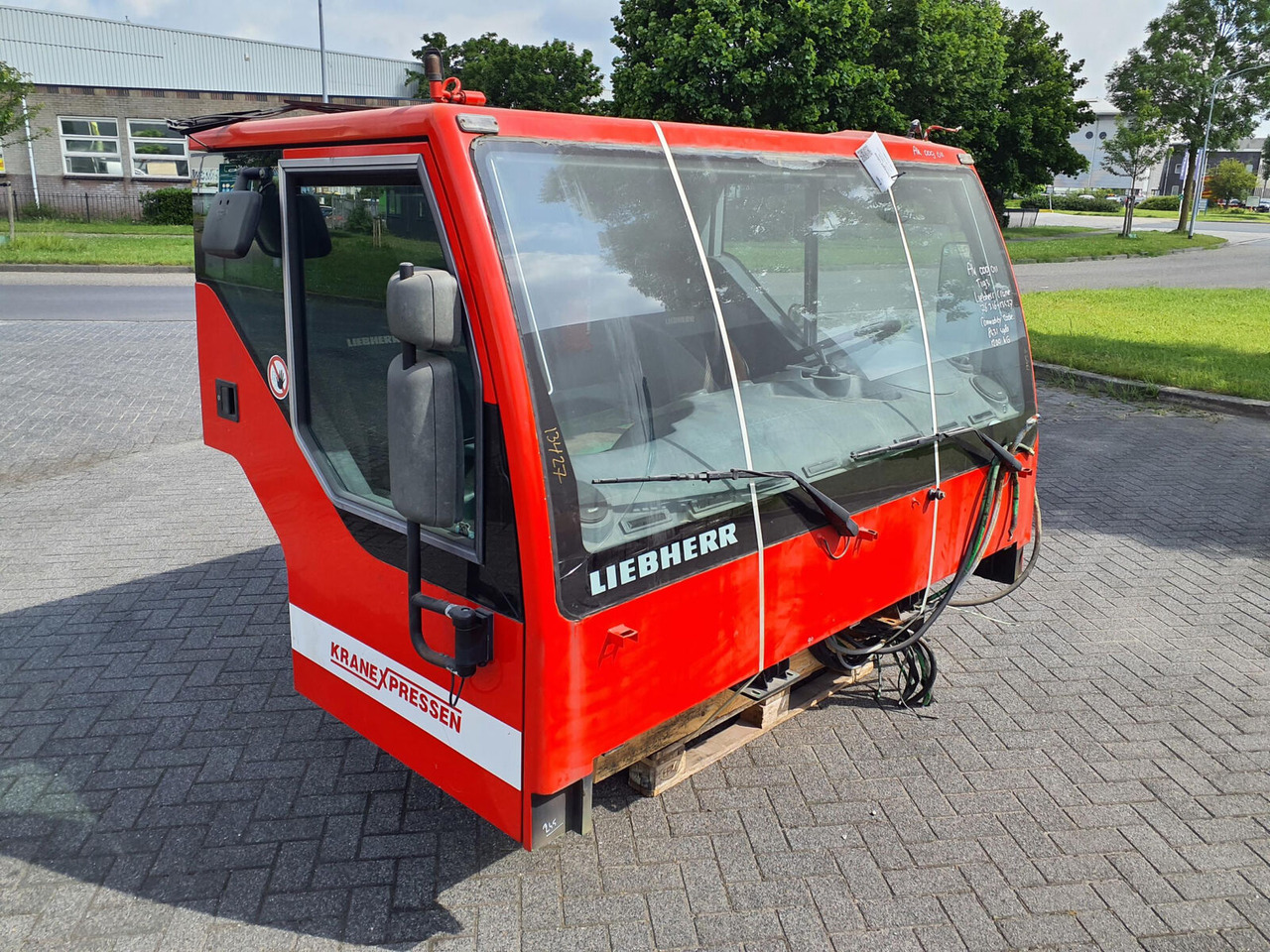 Liebherr LTM 1060-2 lower cabin - Cabine pour Grue mobile: photos 2 Liebherr LTM 1060-2 lower cabin - Cabine pour Grue mobile: photos 2