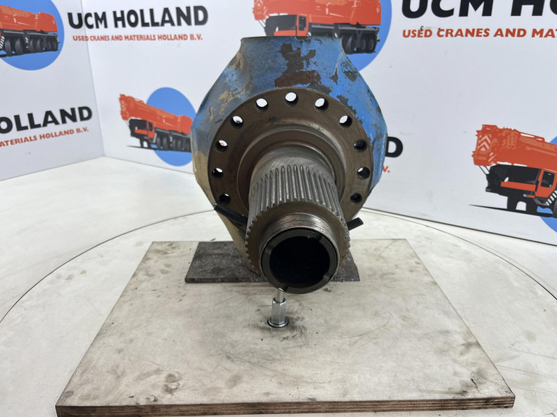 Liebherr LTM 1070 Steering knuckle 16 holes axle 4 - Fusée d'essieu pour Grue: photos 2 Liebherr LTM 1070 Steering knuckle 16 holes axle 4 - Fusée d'essieu pour Grue: photos 2