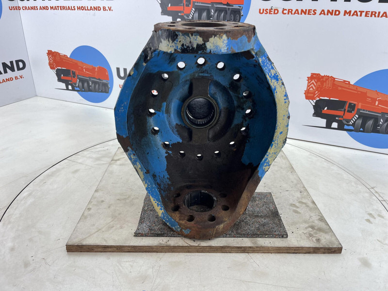 Liebherr LTM 1070 Steering knuckle 16 holes axle 4 - Fusée d'essieu pour Grue: photos 5 Liebherr LTM 1070 Steering knuckle 16 holes axle 4 - Fusée d'essieu pour Grue: photos 5