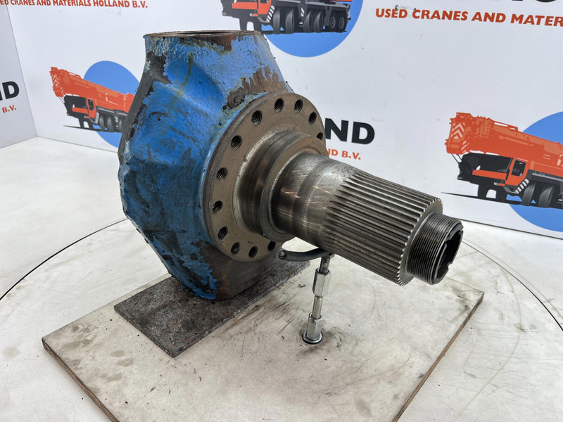 Liebherr LTM 1070 Steering knuckle 16 holes axle 4 - Fusée d'essieu pour Grue: photos 3 Liebherr LTM 1070 Steering knuckle 16 holes axle 4 - Fusée d'essieu pour Grue: photos 3