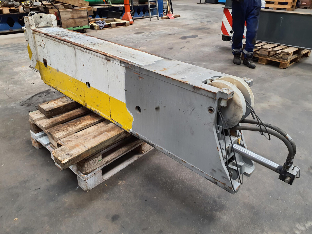 Liebherr LTM 1090-2 outrigger beam - Suspension pour Grue: photos 4 Liebherr LTM 1090-2 outrigger beam - Suspension pour Grue: photos 4