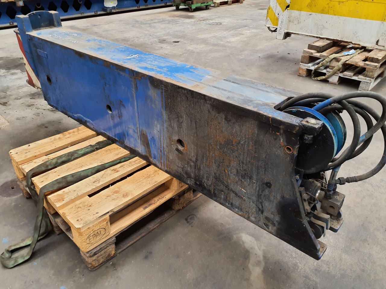 Liebherr LTM 1090-2 sliding beam with sliding cylinder - Suspension pour Grue mobile: photos 4 Liebherr LTM 1090-2 sliding beam with sliding cylinder - Suspension pour Grue mobile: photos 4