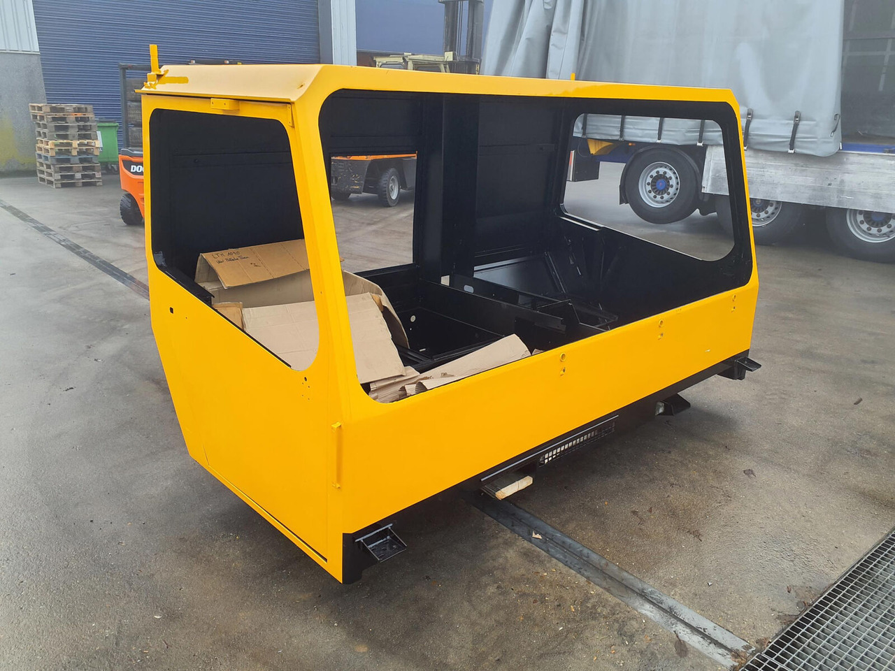 Liebherr LTM 1090 drivers cabin - Cabine pour Grue mobile: photos 2 Liebherr LTM 1090 drivers cabin - Cabine pour Grue mobile: photos 2