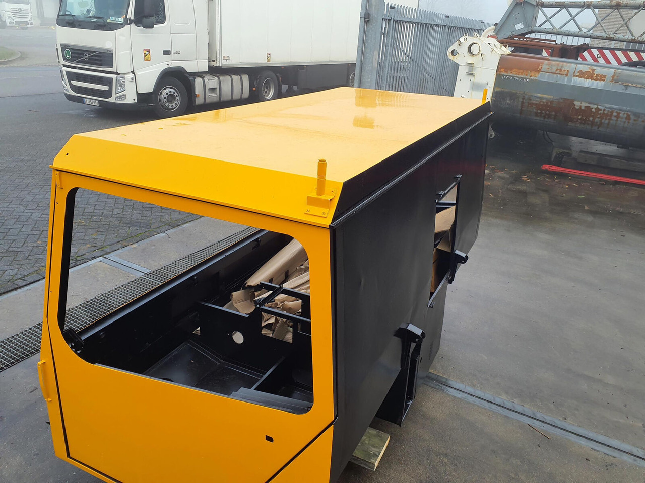 Liebherr LTM 1090 drivers cabin - Cabine pour Grue mobile: photos 5 Liebherr LTM 1090 drivers cabin - Cabine pour Grue mobile: photos 5