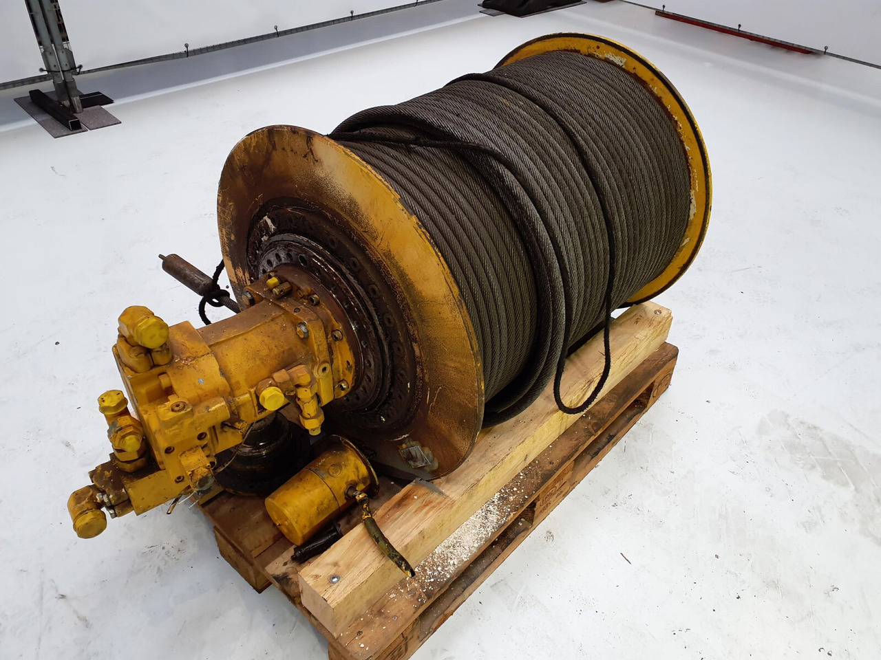 Liebherr LTM 1160-2 complete 1e winch - Treuil pour Grue mobile: photos 1 Liebherr LTM 1160-2 complete 1e winch - Treuil pour Grue mobile: photos 1