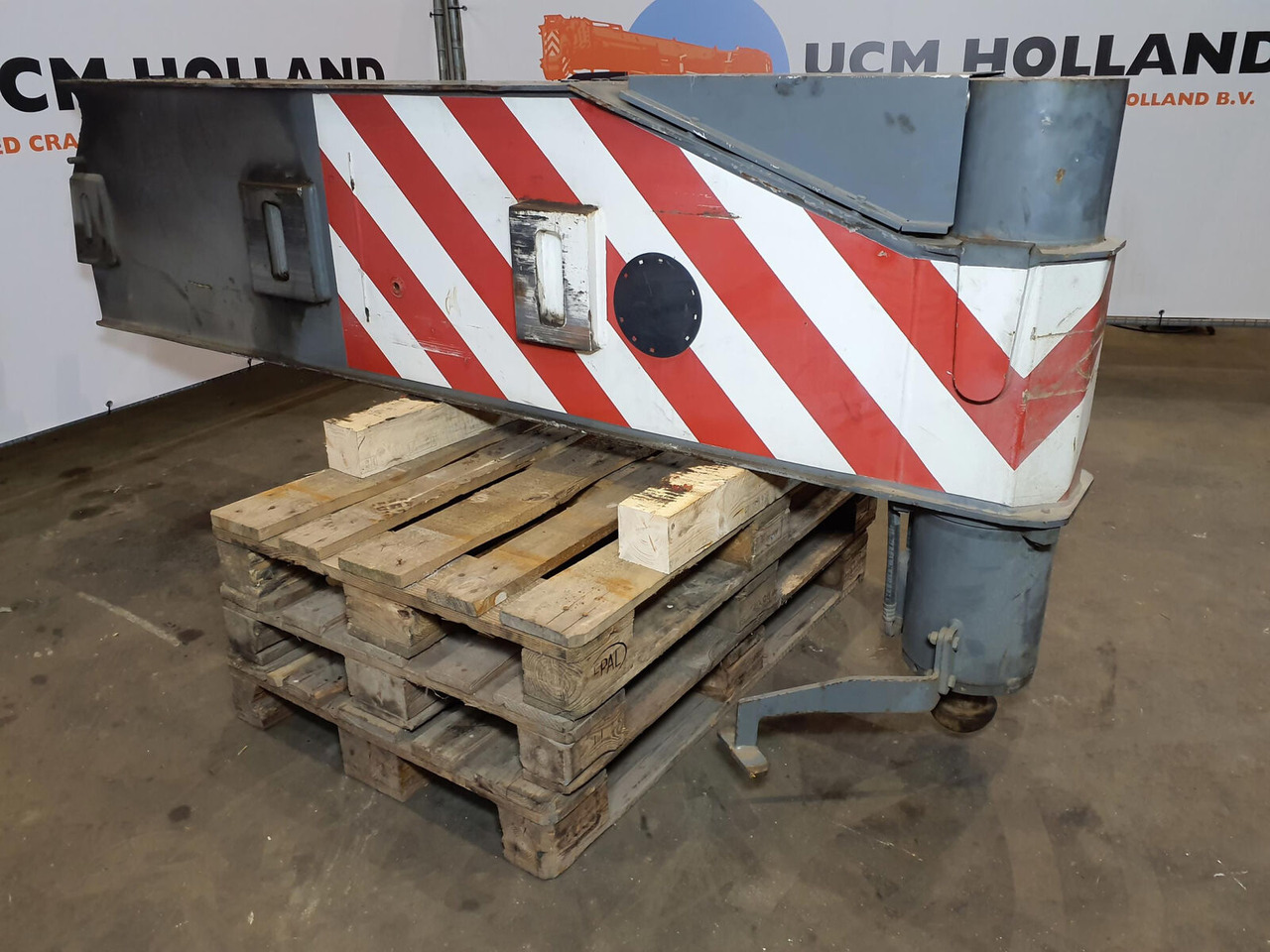 Liebherr LTM 1250-6.1 outriggerbeam front with support cylinder - Suspension pour Grue: photos 1 Liebherr LTM 1250-6.1 outriggerbeam front with support cylinder - Suspension pour Grue: photos 1