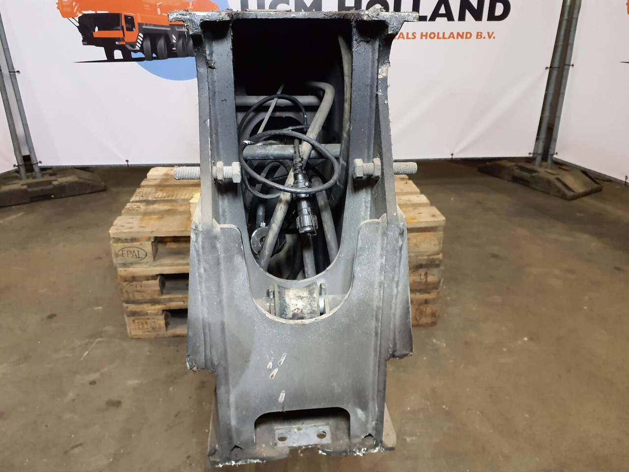 Liebherr LTM 1250-6.1 outriggerbeam front with support cylinder - Suspension pour Grue: photos 5 Liebherr LTM 1250-6.1 outriggerbeam front with support cylinder - Suspension pour Grue: photos 5