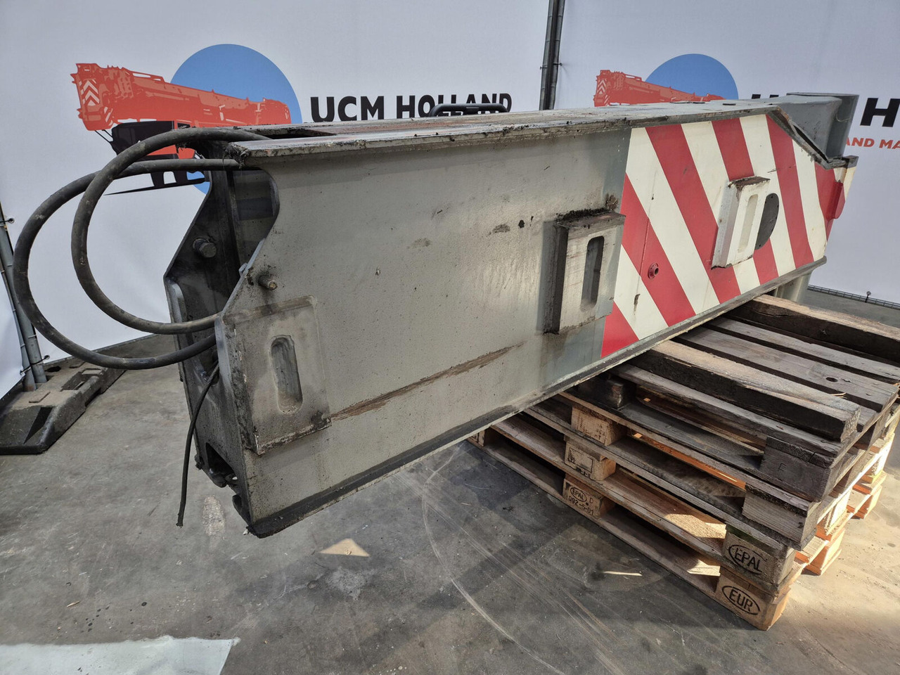 Liebherr LTM 1250-6.1 outriggerbeam rear with support cylinder - Suspension pour Grue: photos 3 Liebherr LTM 1250-6.1 outriggerbeam rear with support cylinder - Suspension pour Grue: photos 3