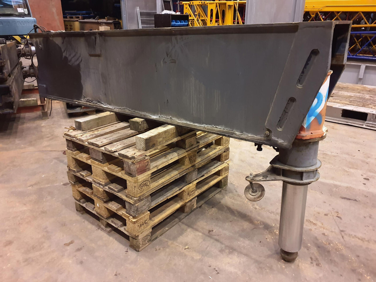 Liebherr LTM 1300 outrigger complete front R - Suspension pour Grue mobile: photos 1 Liebherr LTM 1300 outrigger complete front R - Suspension pour Grue mobile: photos 1