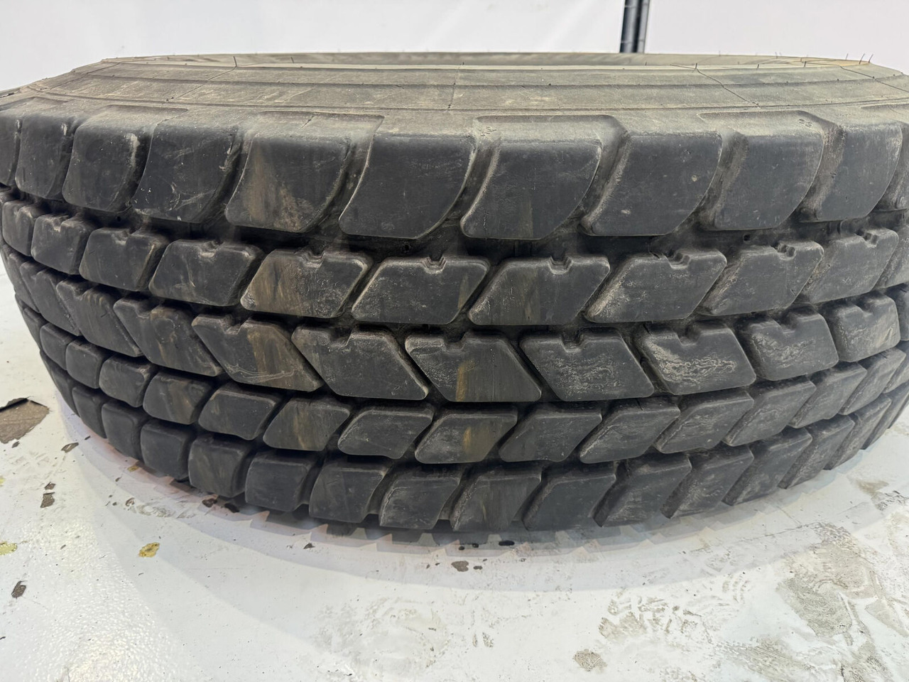 Michelin Wheel 445/95R25 10 12 1p - Roue complète pour Grue: photos 3 Michelin Wheel 445/95R25 10 12 1p - Roue complète pour Grue: photos 3