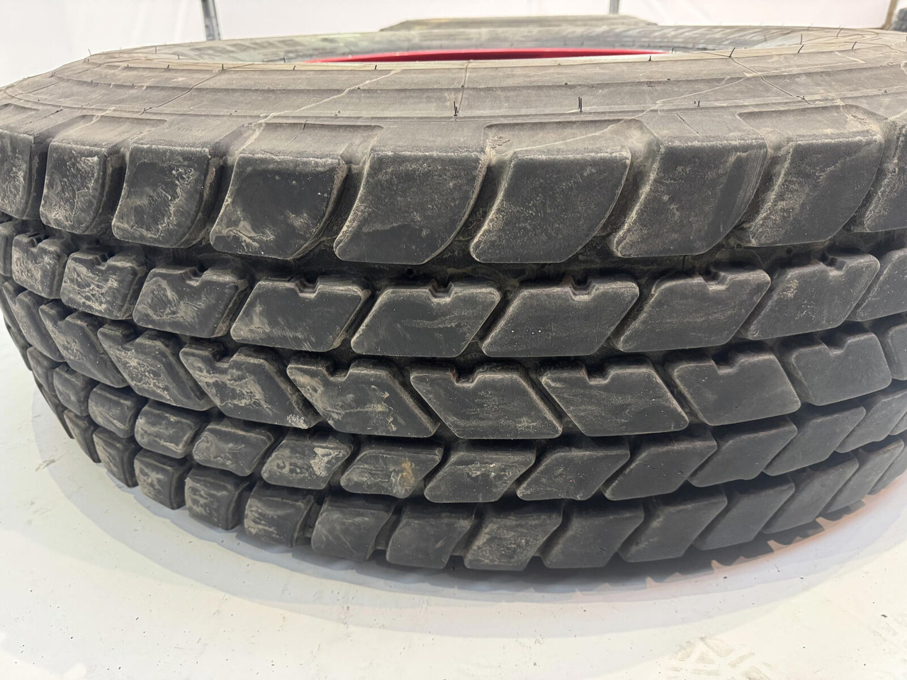Michelin Wheel 445/95R25 10 12 1p - Roue complète pour Grue: photos 3 Michelin Wheel 445/95R25 10 12 1p - Roue complète pour Grue: photos 3