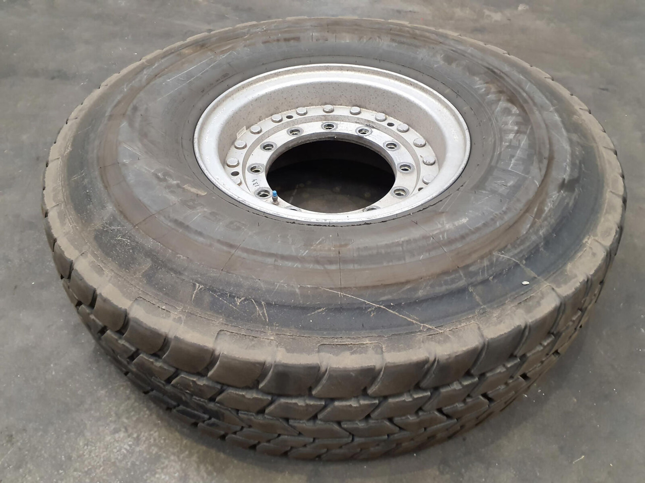 Michelin Wheel 445/95R25 12 13.4 2p alu - Roue complète pour Grue: photos 2 Michelin Wheel 445/95R25 12 13.4 2p alu - Roue complète pour Grue: photos 2