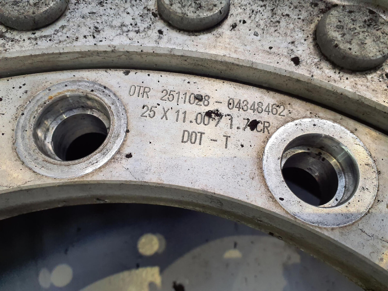 Michelin Wheel 445/95R25 12 9 2p alu - Roue complète pour Grue: photos 4 Michelin Wheel 445/95R25 12 9 2p alu - Roue complète pour Grue: photos 4
