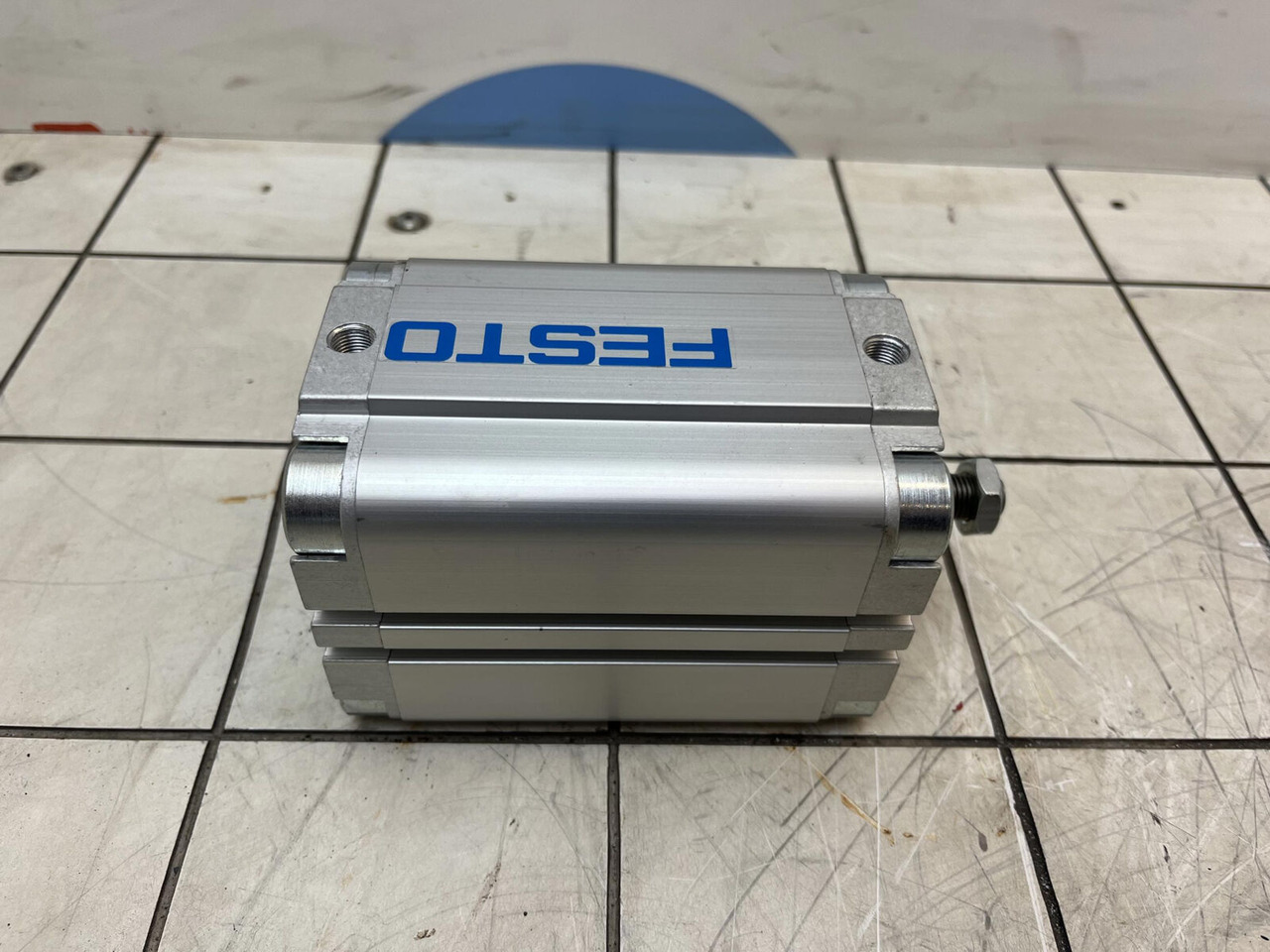 Festo pneumatic compact cylinder - Pièces de rechange pour Grue: photos 1 Festo pneumatic compact cylinder - Pièces de rechange pour Grue: photos 1