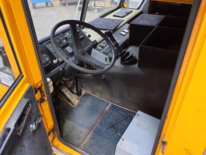 Spierings SK477-AT4 lower cabin - Cabine et intérieur pour Grue: photos 5 Spierings SK477-AT4 lower cabin - Cabine et intérieur pour Grue: photos 5